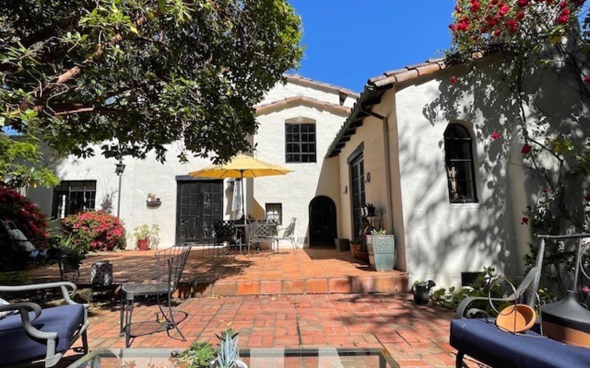 676 Mayfield Ave. courtyard