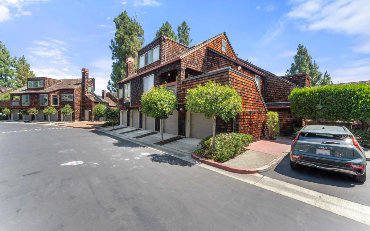 72 Peter Coutts Circle Building Exterior